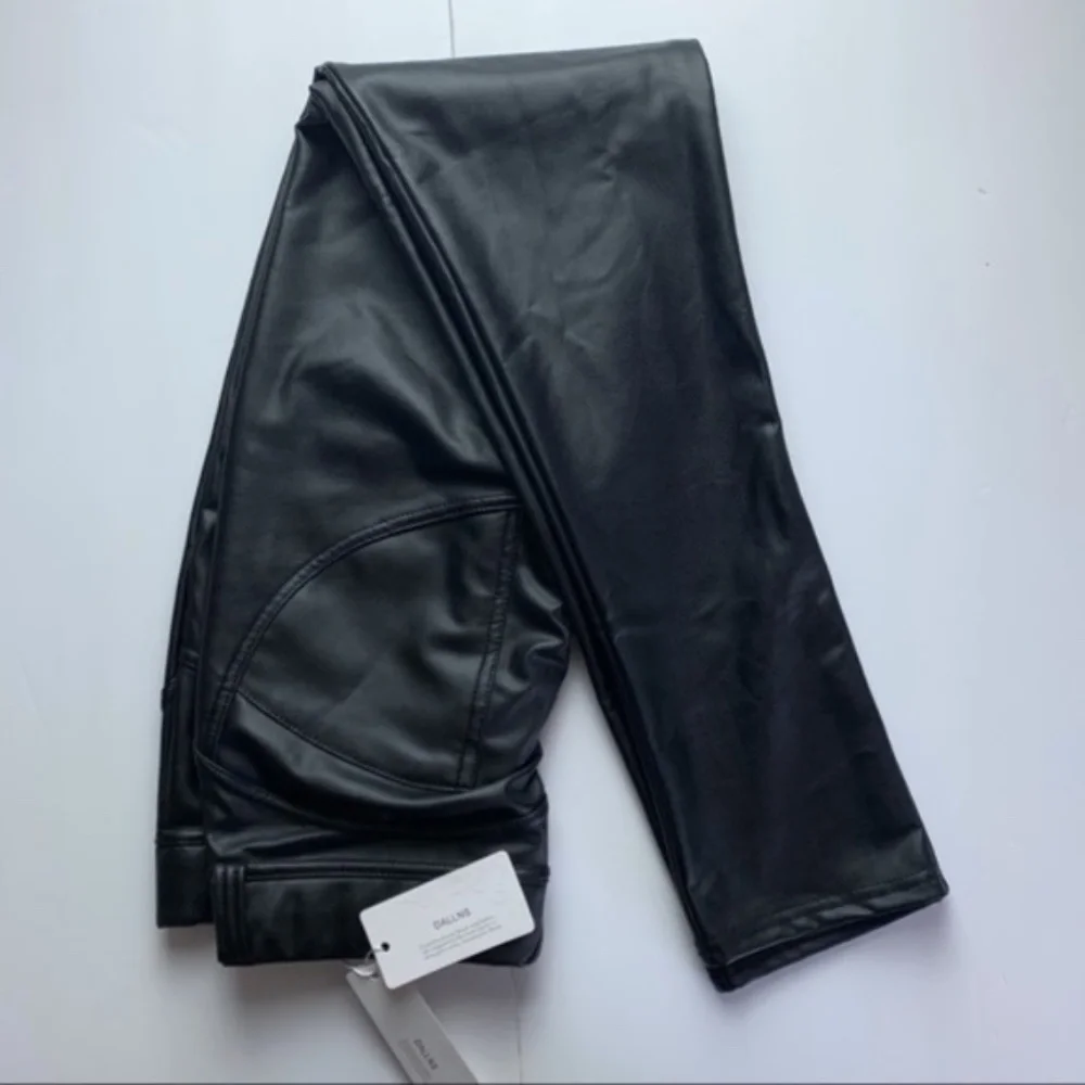 Dallns women's faux leather, black leggings, ruched bum, medium, new with tags - Picture 1 of 7